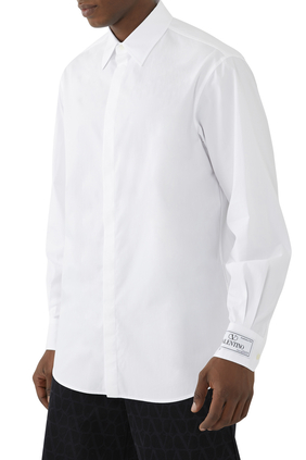 قميص فالنتينو غارافاني بأكمام طويلة وبشعار الماركة